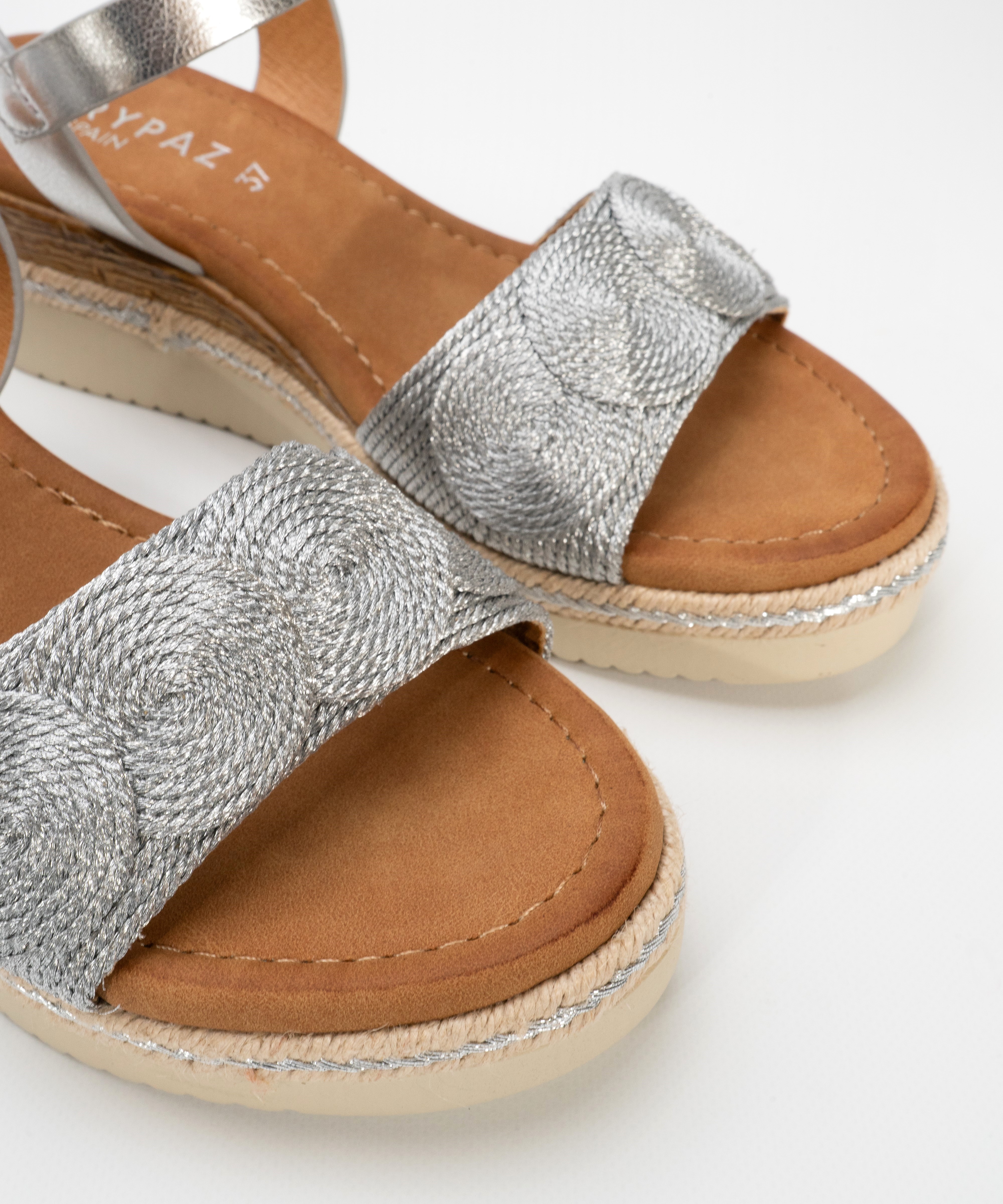 Sandalias cuña bordadas image number null